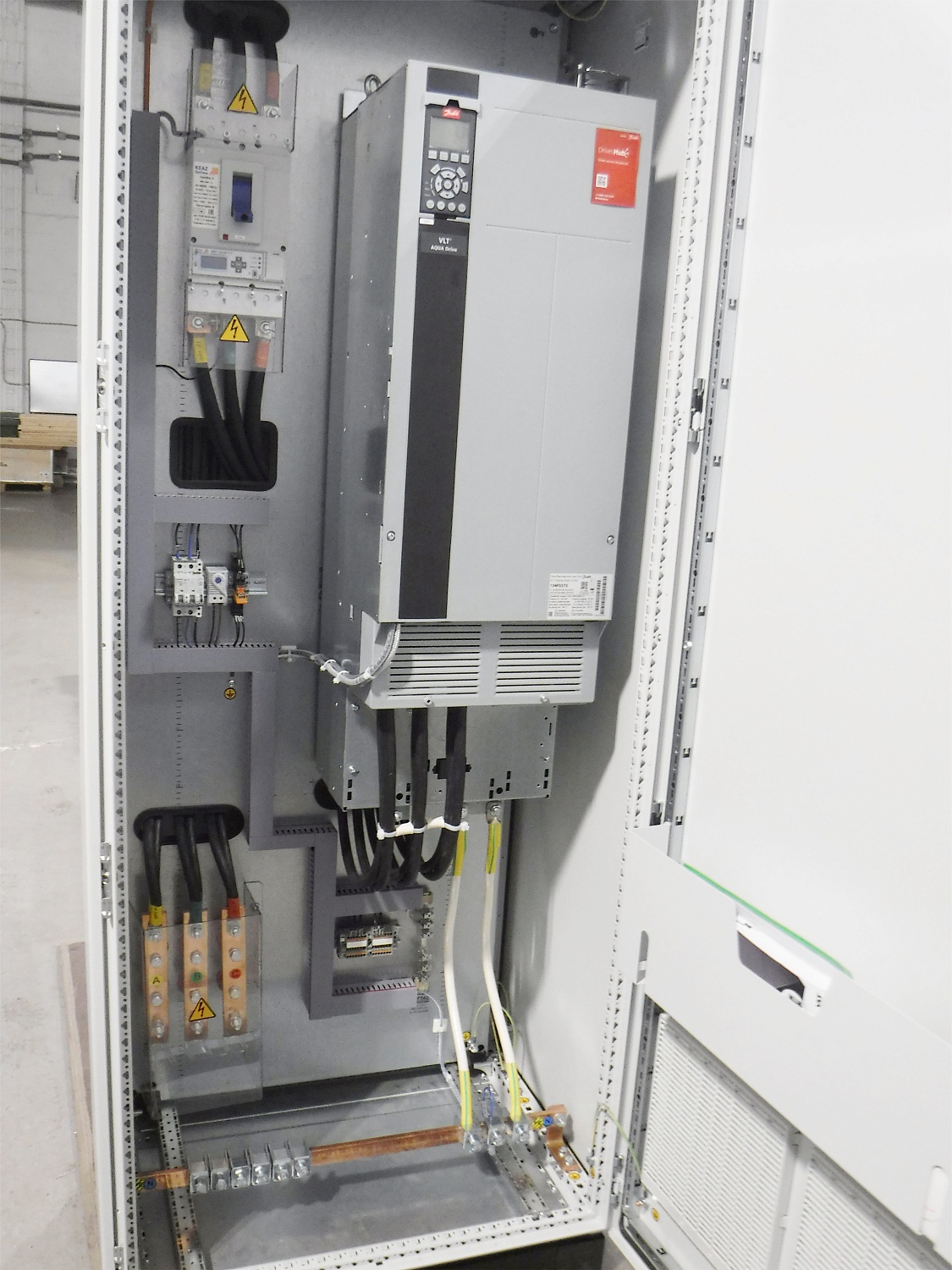 Шкаф управления  на базе ПЧ Danfoss для технического перевооружения питательных насосов котельной