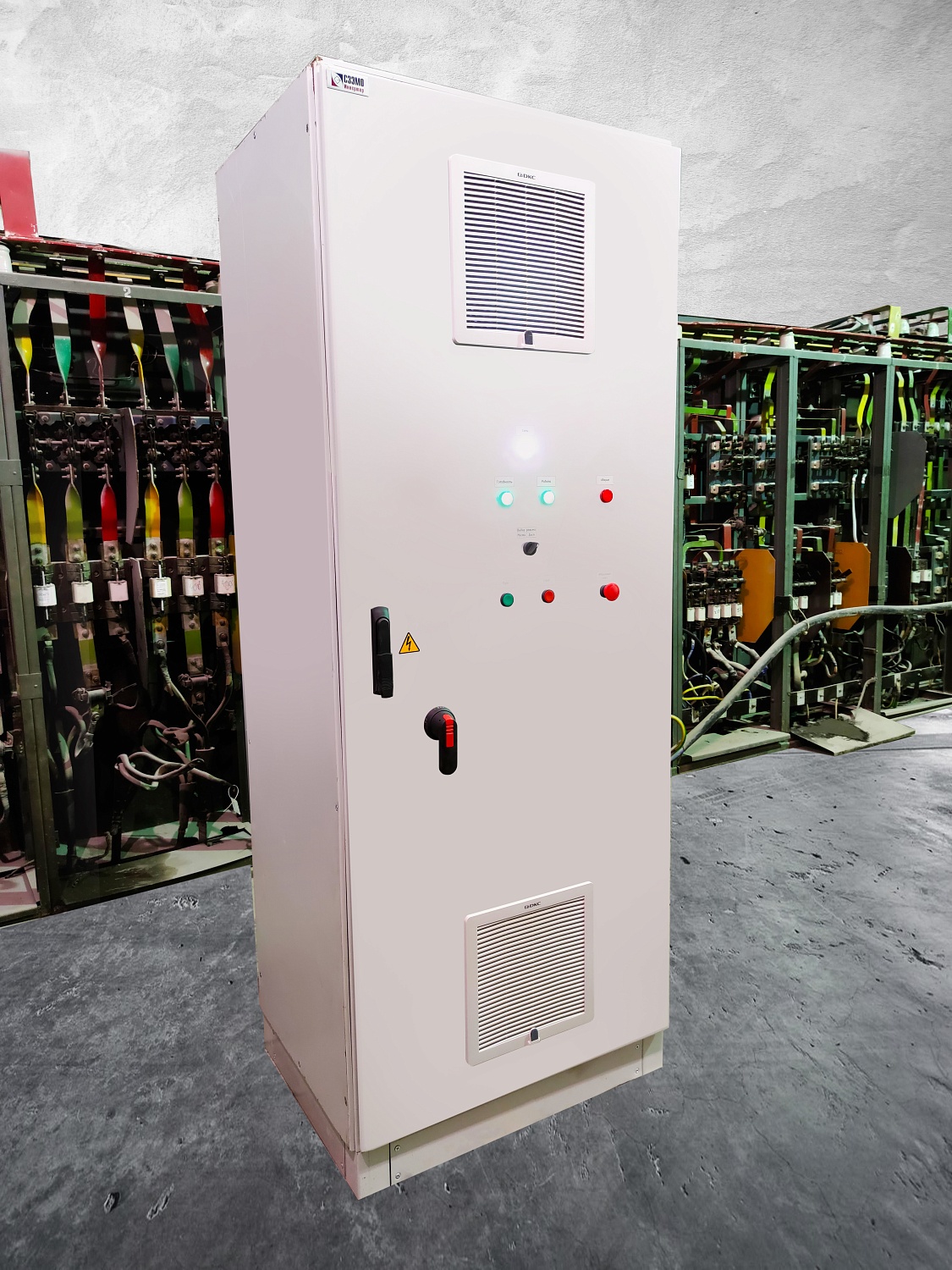 Шкаф управления на базе преобразователя частоты АВВ серии ACS880-01 для центрифуги целлюлозно-бумажного производства